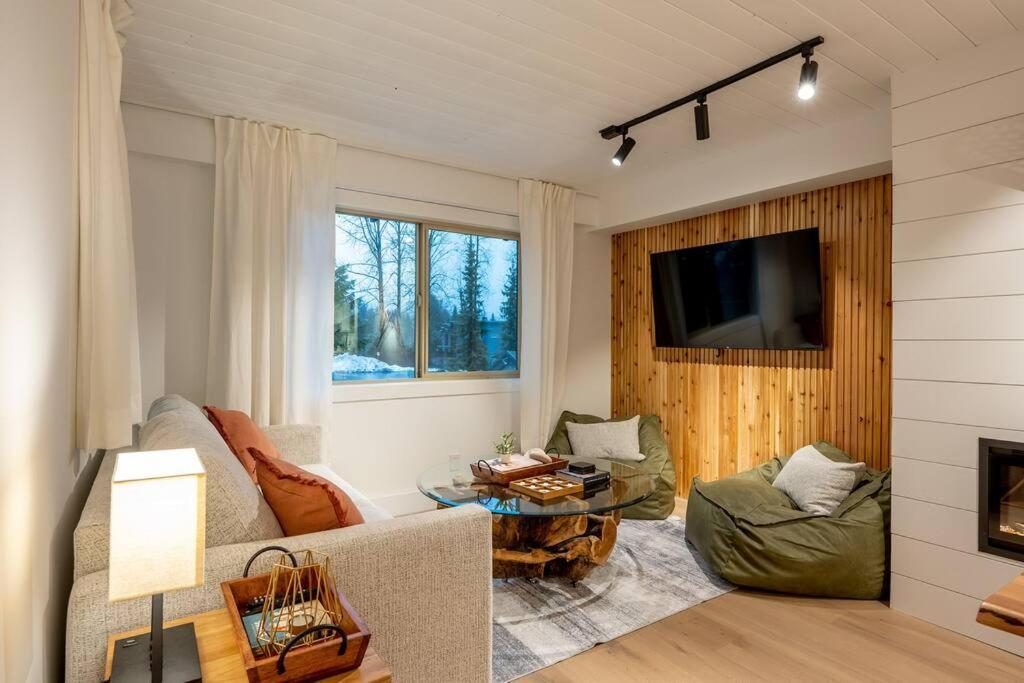 Powder & Pines Luxury Suite วิสต์เลอร์ ภายนอก รูปภาพ