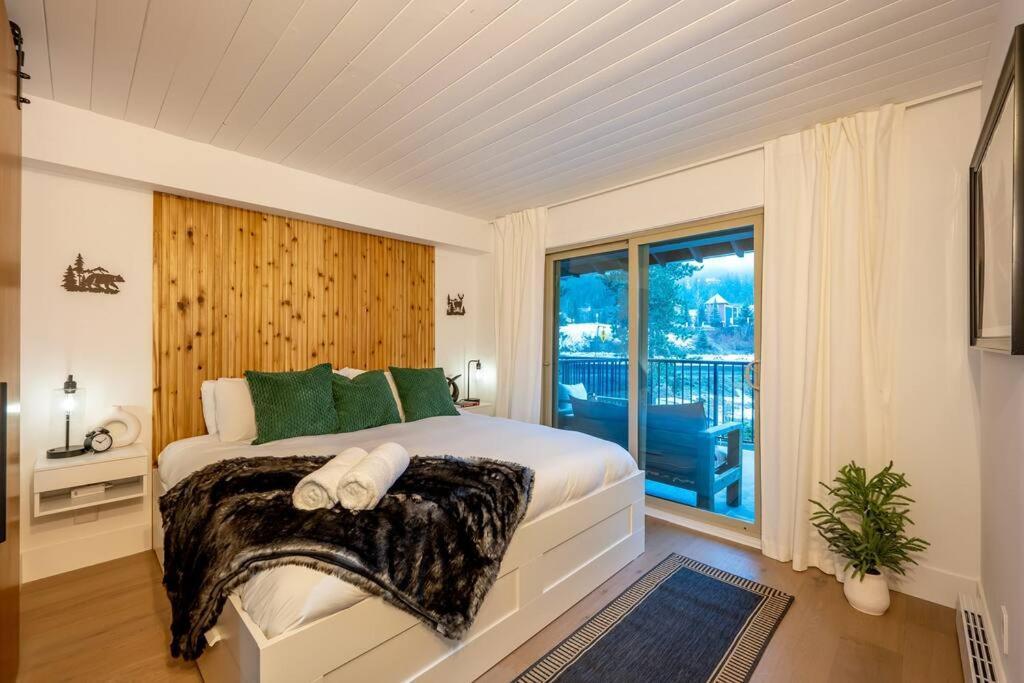 Powder & Pines Luxury Suite วิสต์เลอร์ ภายนอก รูปภาพ