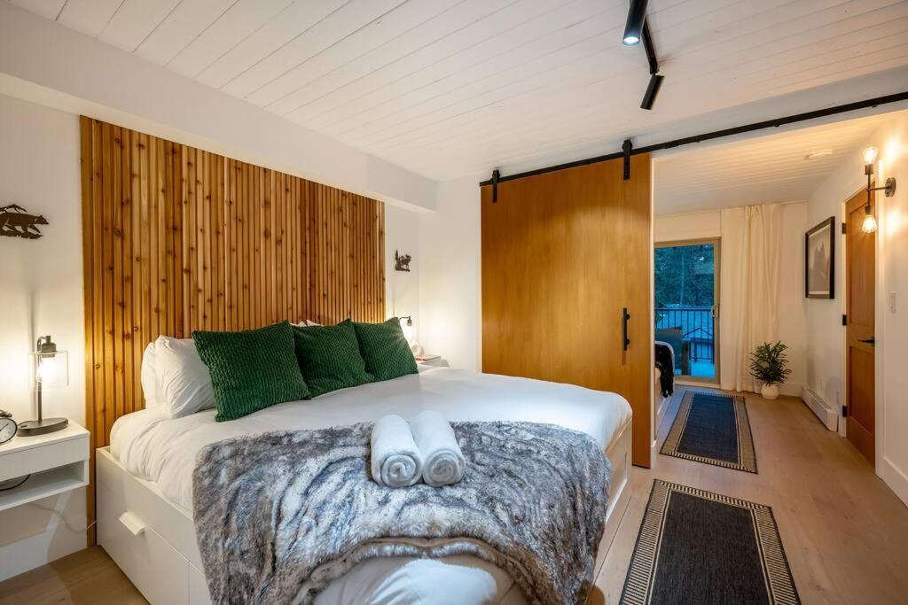 Powder & Pines Luxury Suite วิสต์เลอร์ ภายนอก รูปภาพ